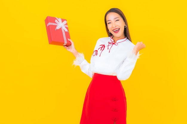 用户使用6合彩手机APP购彩